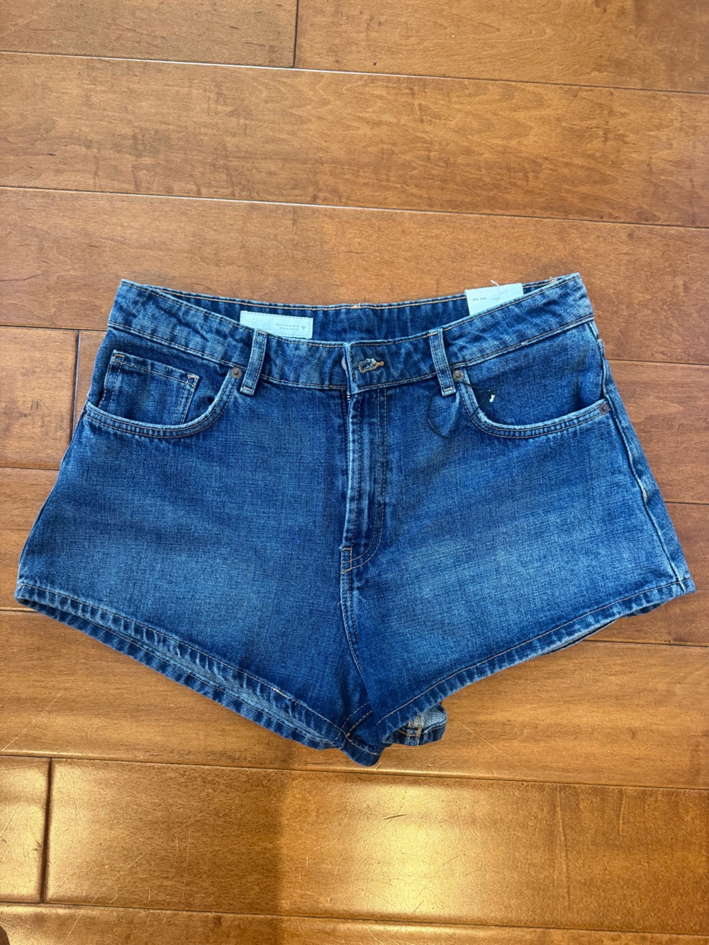 Zara NWT Mid Rise A line Mini Shorts US size 10 Medium/Dark Wash